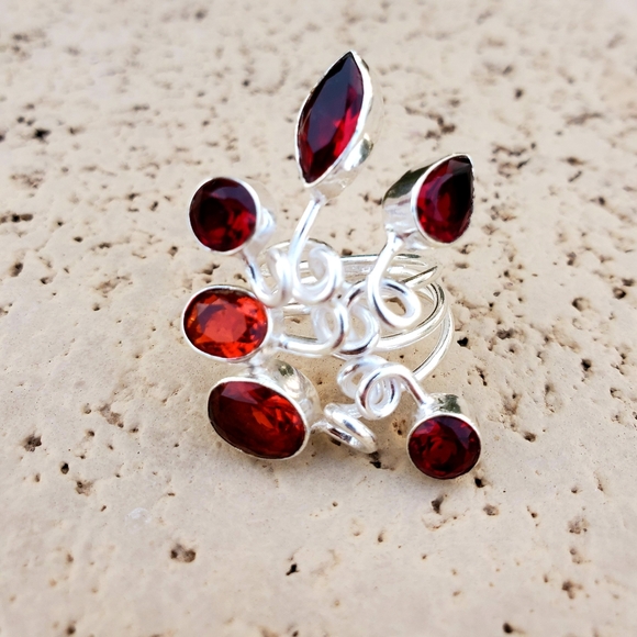 New Twisted Garnet Silver Ring. - Picture 7 of 12